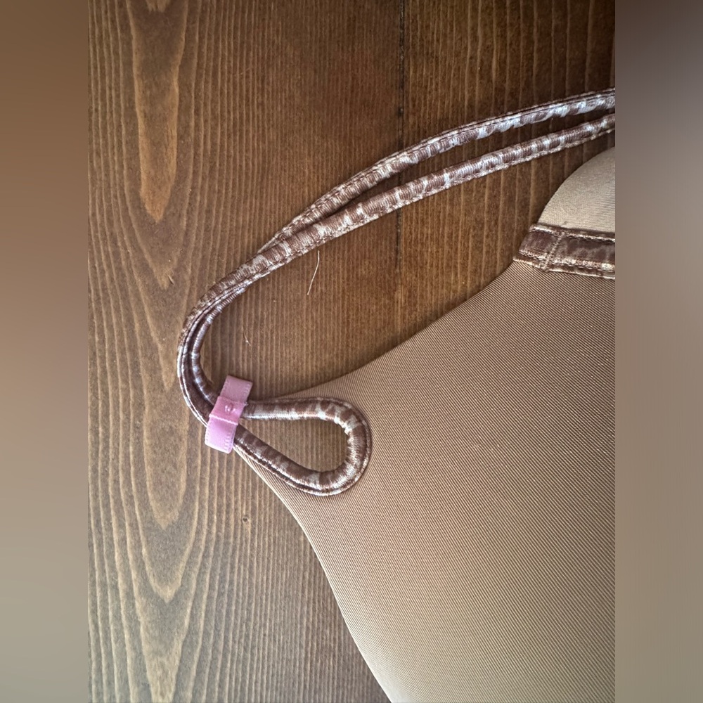 VICTORIAS SECRET beige bra. 34C - Picture 2 of 4